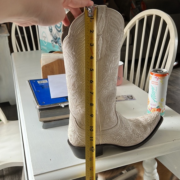 Ariat Women’s white cowboy boots - Picture 7 of 7